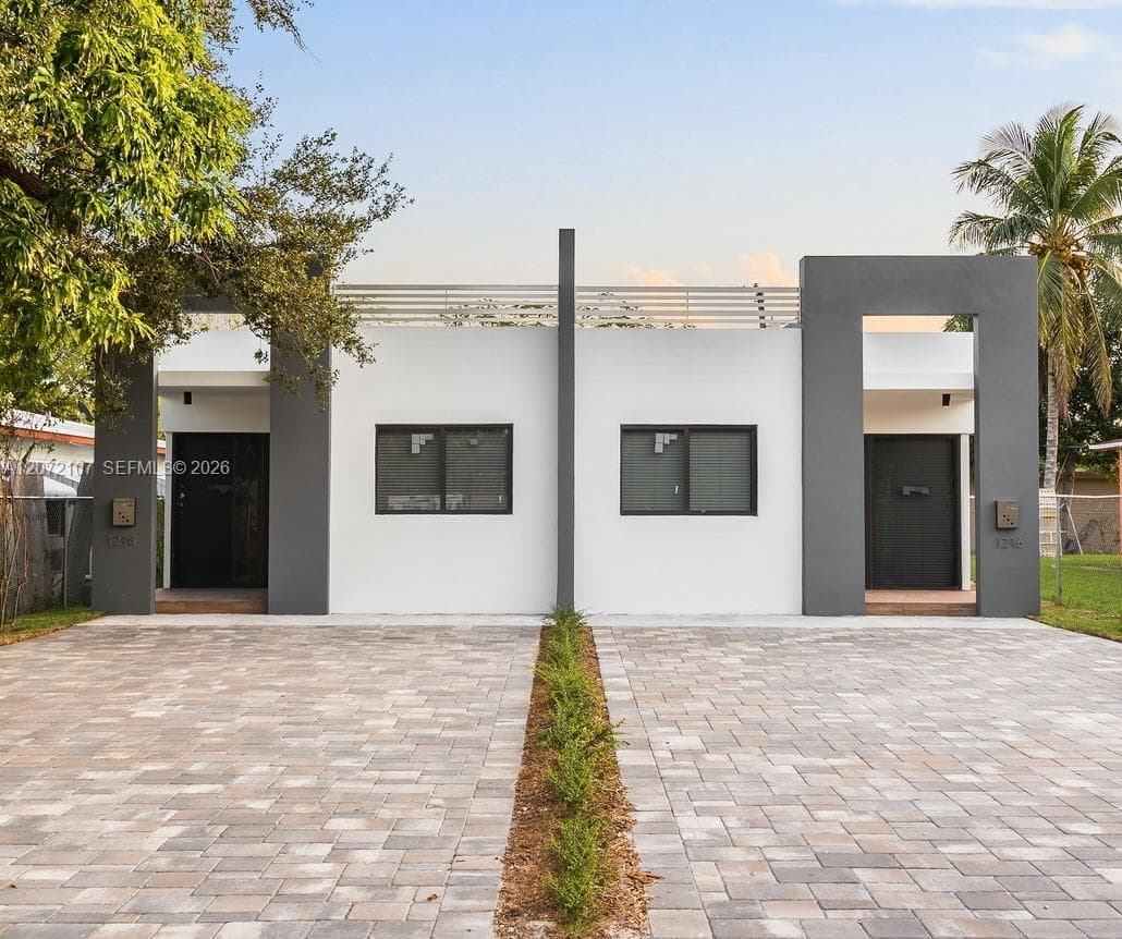 1216-1218 NE 112th St, Miami FL 33161