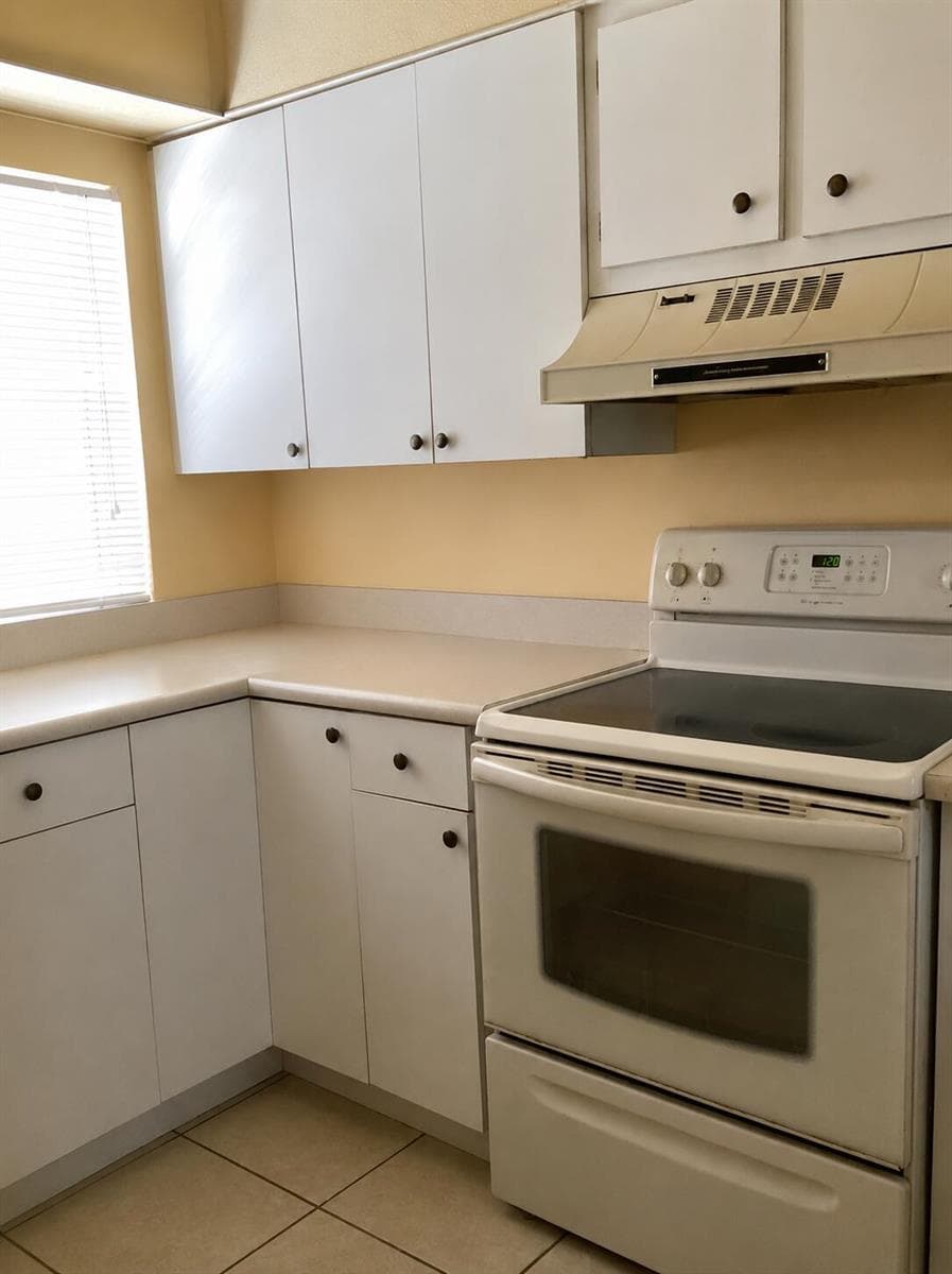 9325 LAGOON Place # 107, Davie FL 33324 photo 2