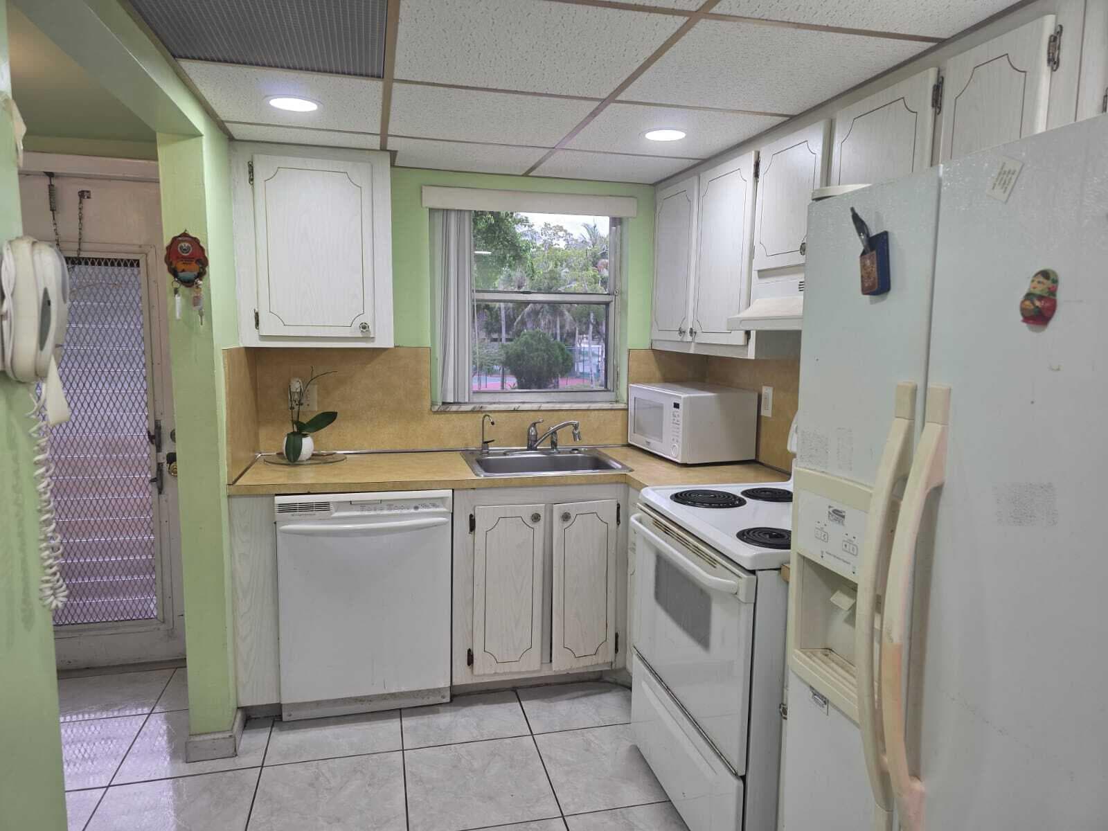 8101 S Sunrise Lakes Drive N # 204, Sunrise FL 33322 photo 4