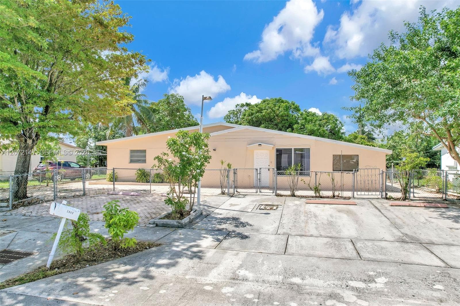 3840 SW 31st Ct, West Park FL 33023 photo 2