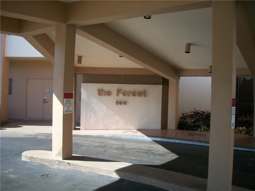 900 SAINT CHARLES Place # 311, Pembroke Pines FL 33026 photo 2