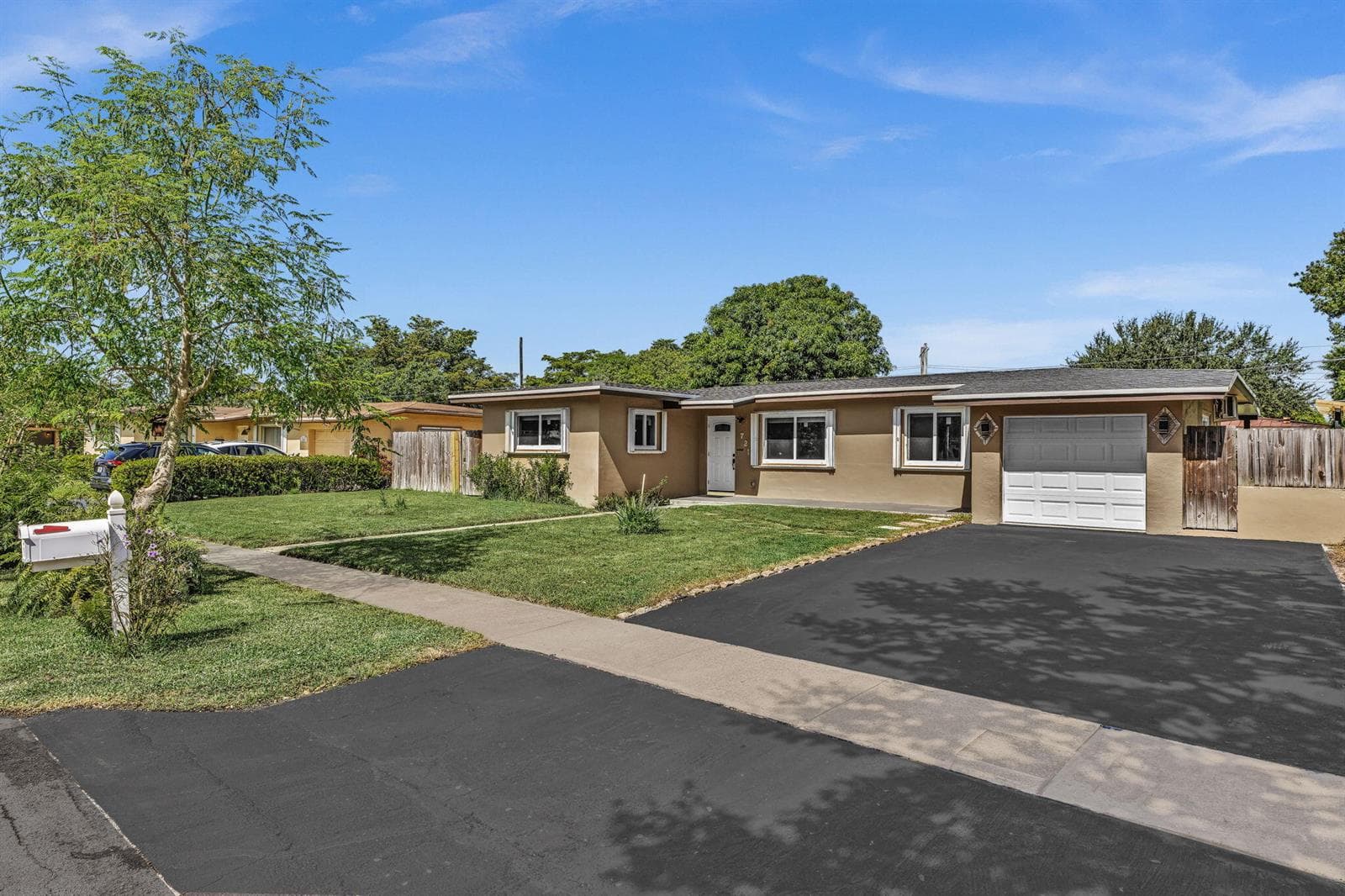 721 FAIRWAY Drive, Plantation FL 33317 photo 2
