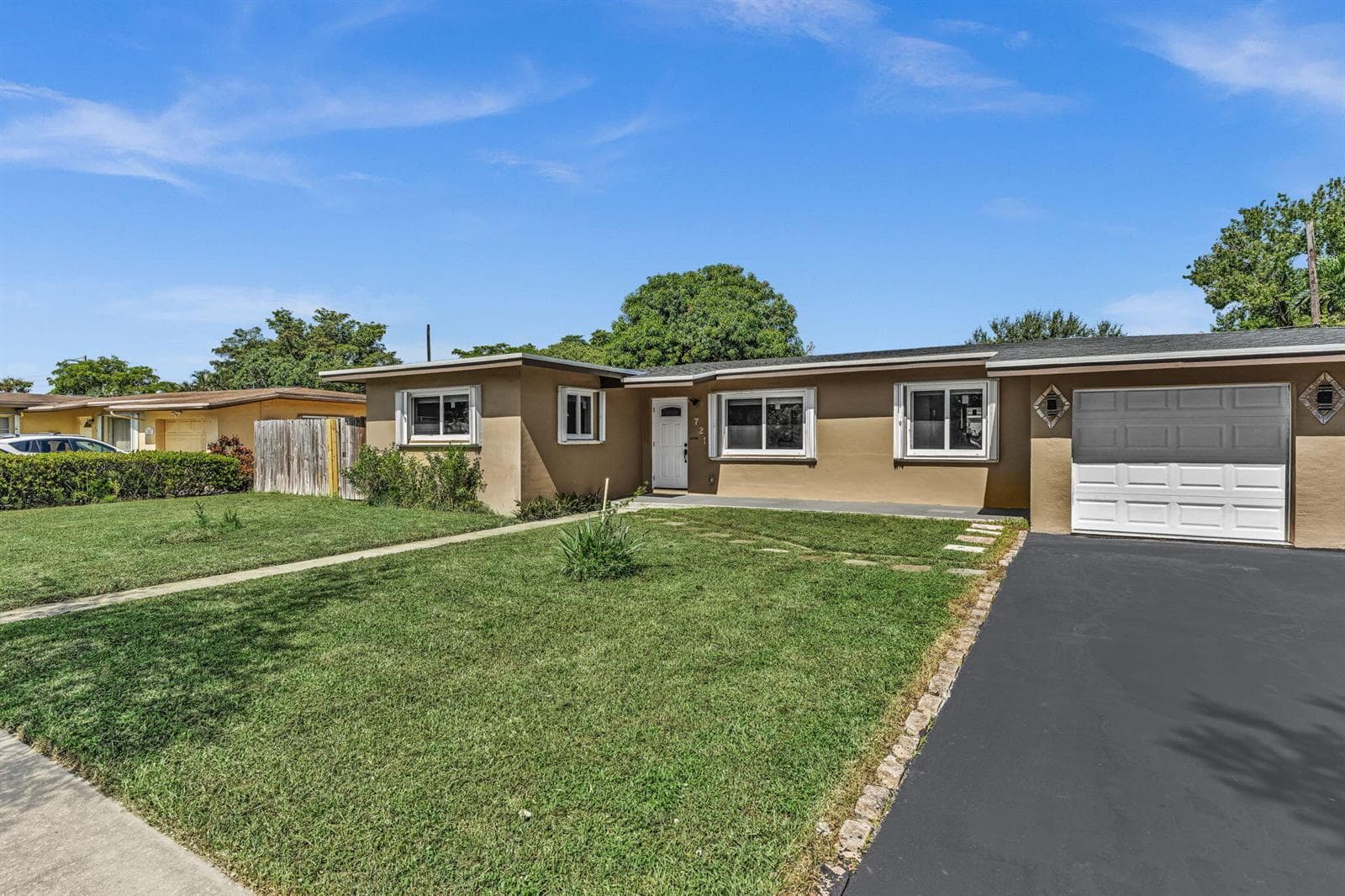 721 FAIRWAY Drive, Plantation FL 33317 photo 3