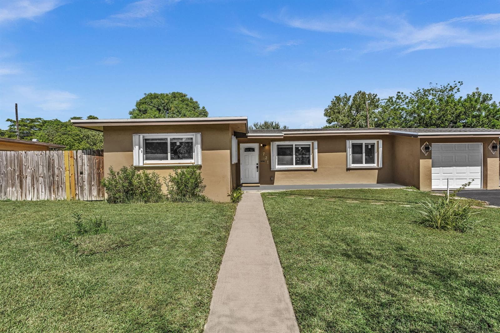 721 FAIRWAY Drive, Plantation FL 33317 photo 4
