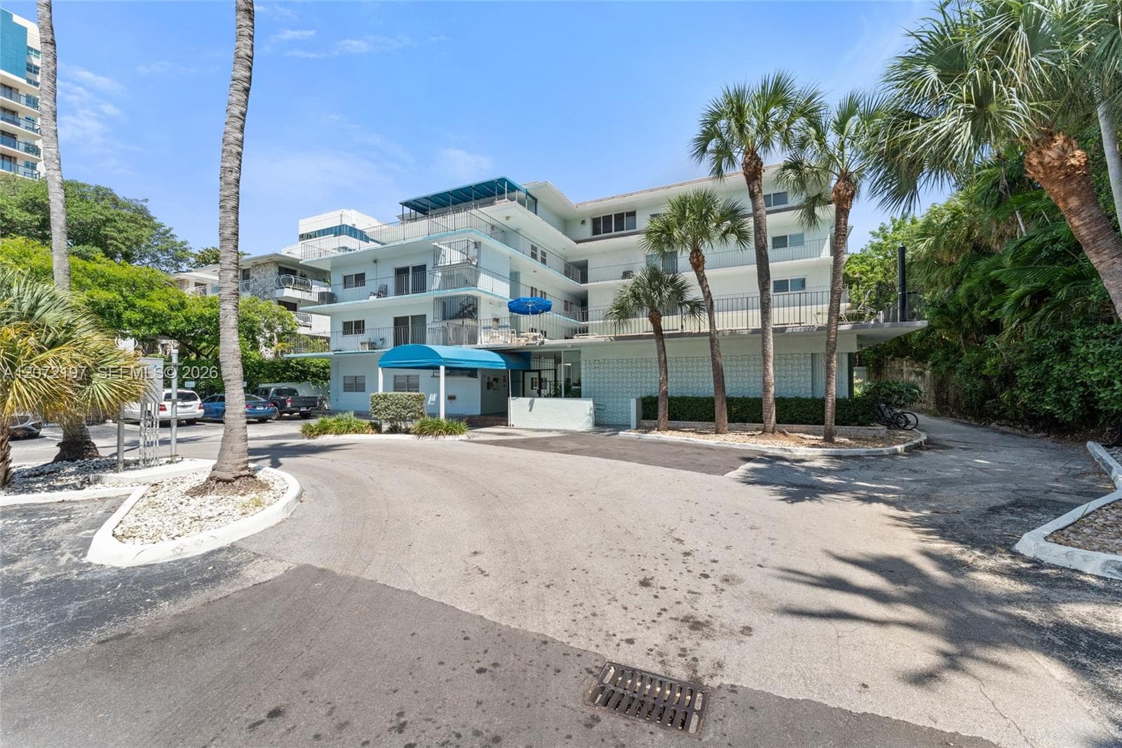 2539 S Bayshore Dr, Miami FL 33133 photo 2