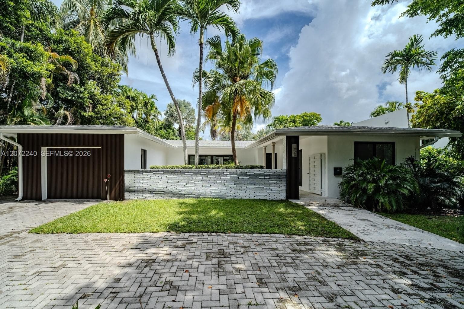1825 Alamanda Dr, North Miami FL 33181 photo 3