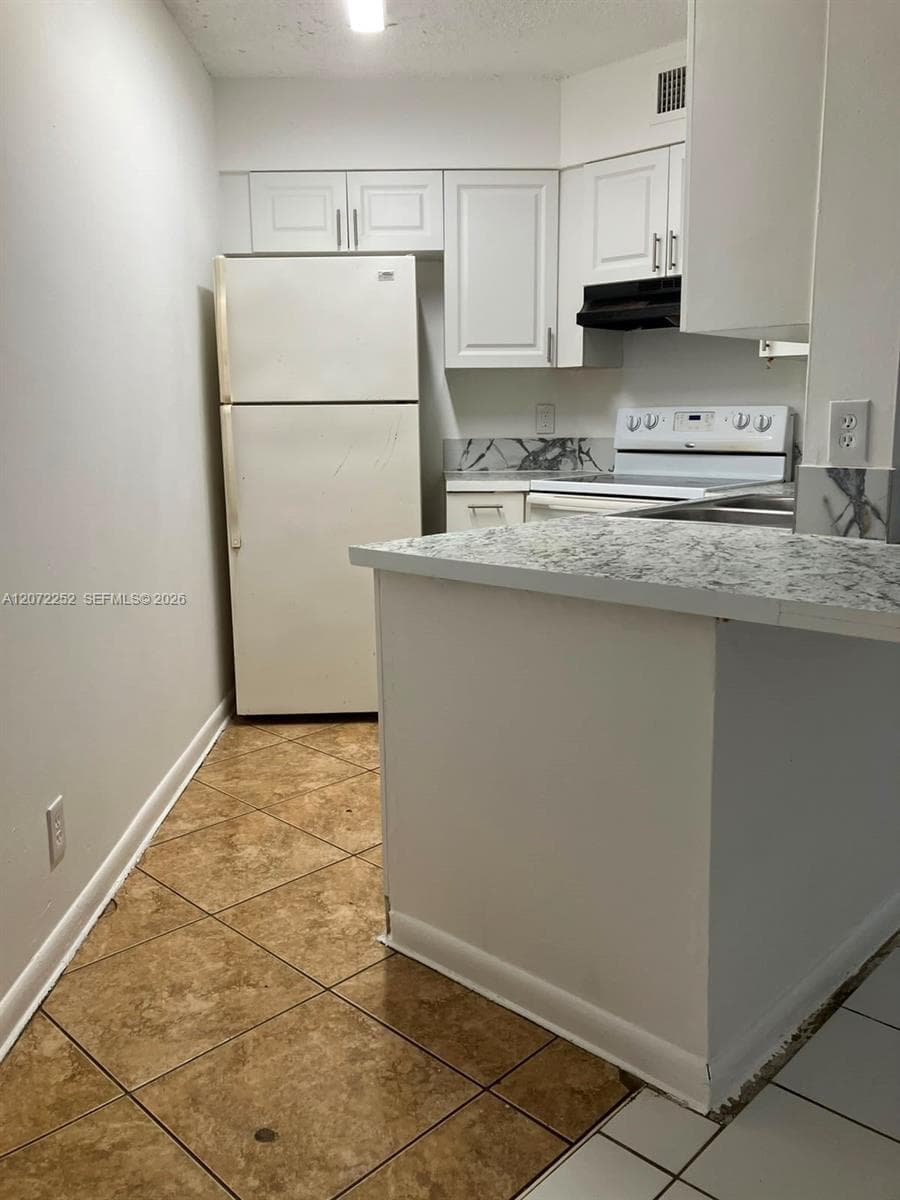 213 Lake Pointe Dr # 112, Oakland Park FL 33309 photo 2