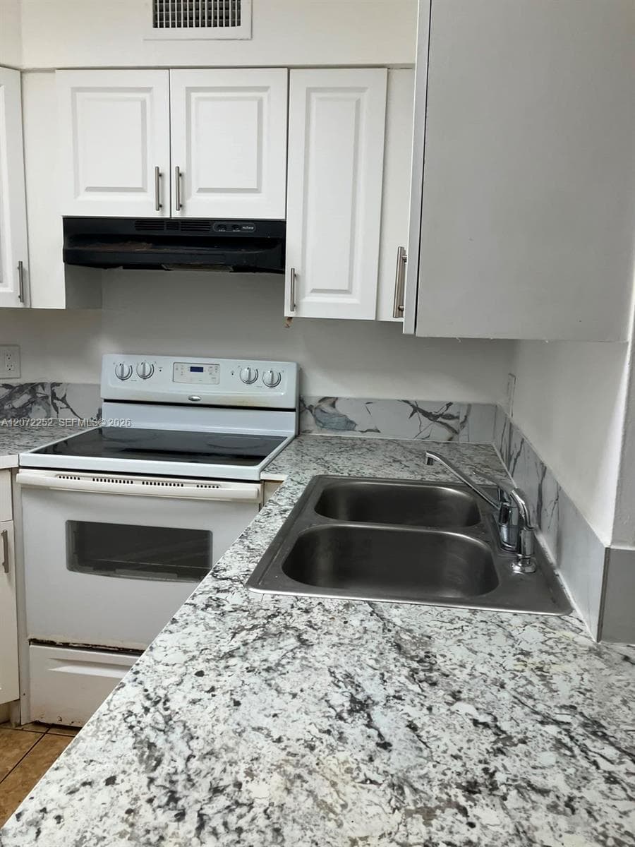 213 Lake Pointe Dr # 112, Oakland Park FL 33309 photo 3