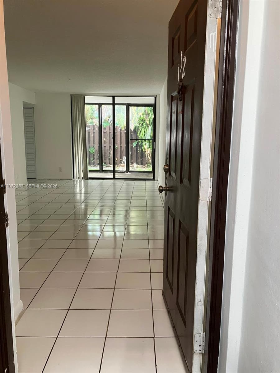 213 Lake Pointe Dr # 112, Oakland Park FL 33309