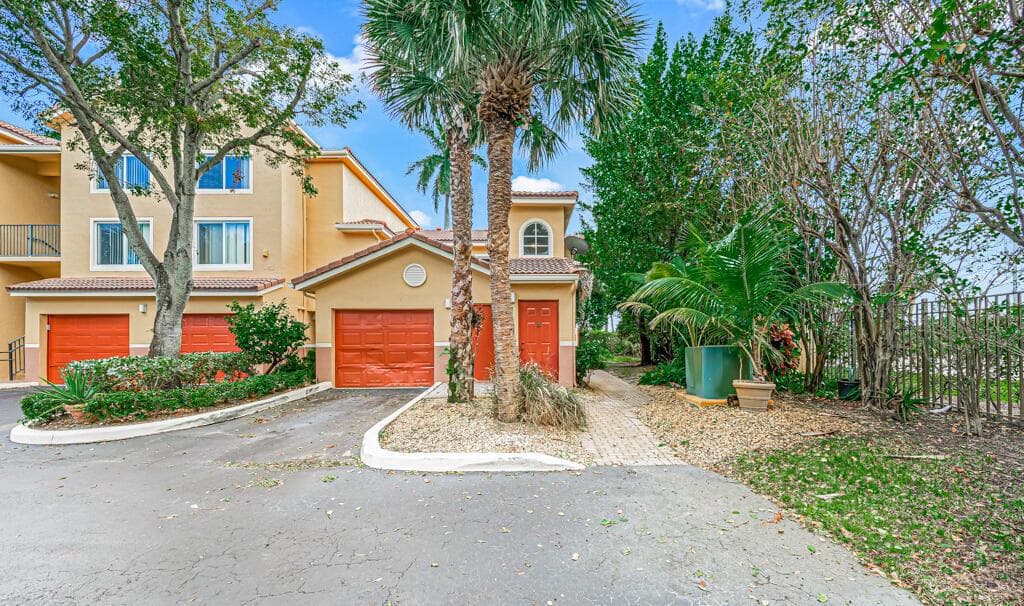 900 Scotia Drive # 206, Hypoluxo FL 33462