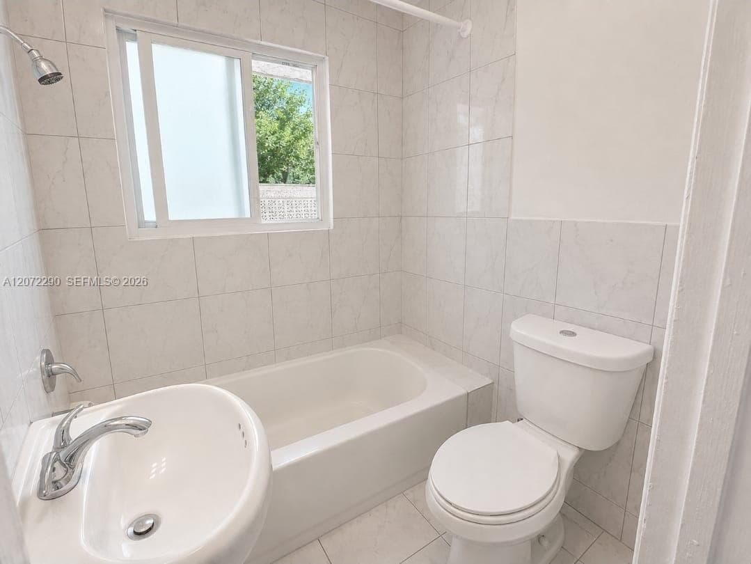 955 Buchanan St # 3, Hollywood, FL 33019 photo 4