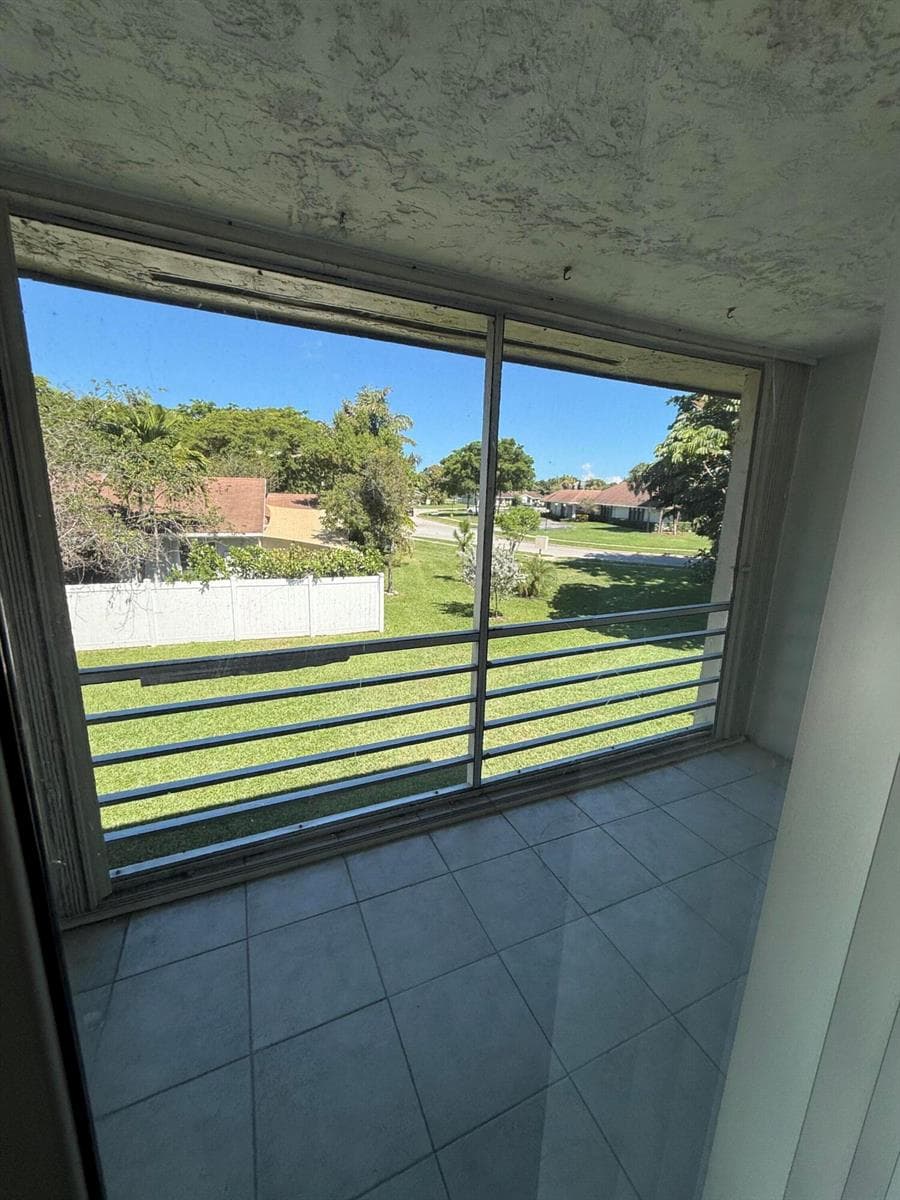 5515 N LAKEWOOD Circle N # 124, Margate FL 33063 photo 3