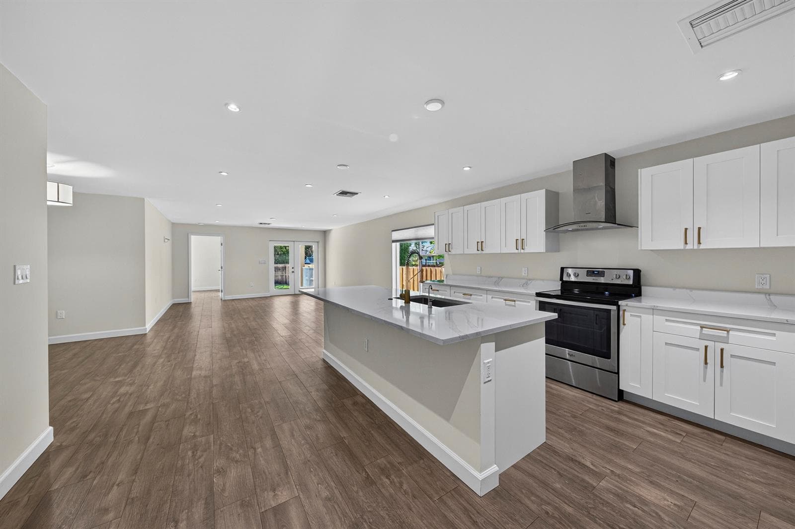 410 NE 34TH Street, Oakland Park FL 33334 photo 4