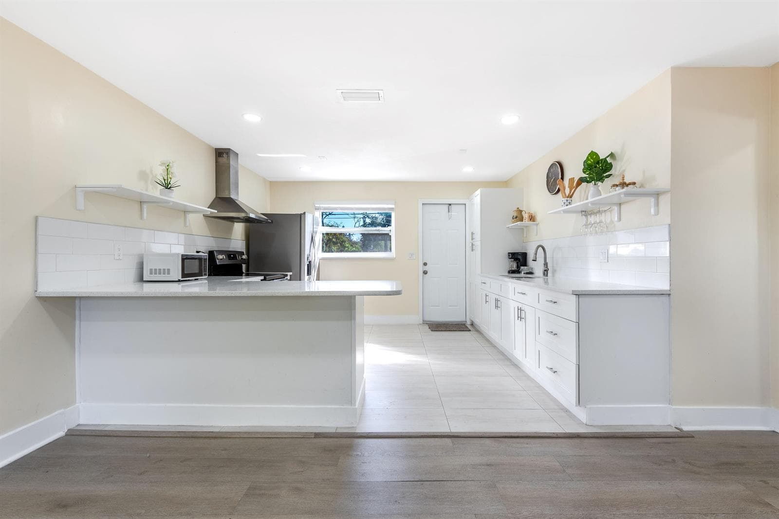 3914 SERUBI Avenue, Palm Springs FL 33461 photo 3