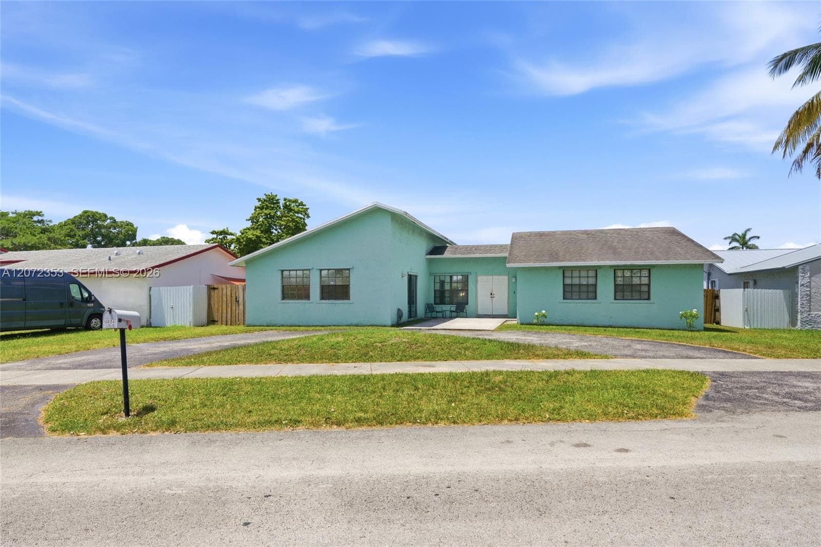 16604 SW 104th Ct, Miami FL 33157 photo 2