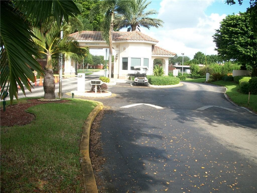 1000 SAINT CHARLES Place # 701, Pembroke Pines FL 33026 photo 3