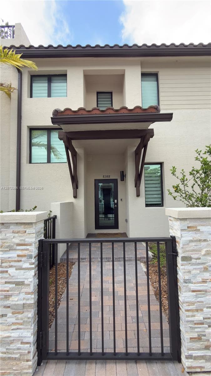 8388 NW 49th St, Doral FL 33166 photo 2