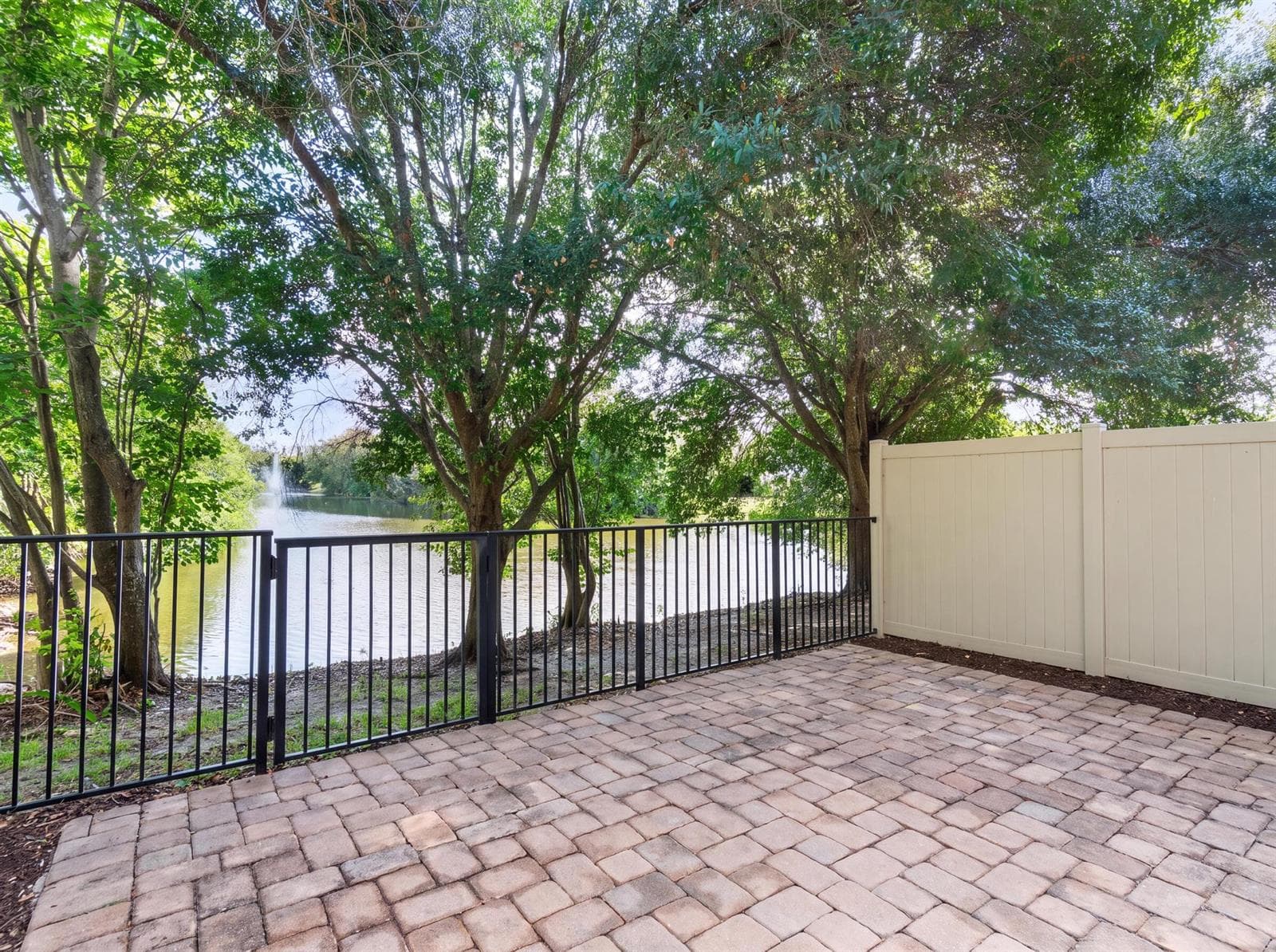 301 LAKE MONTEREY Circle, Boynton Beach FL 33426 photo 3