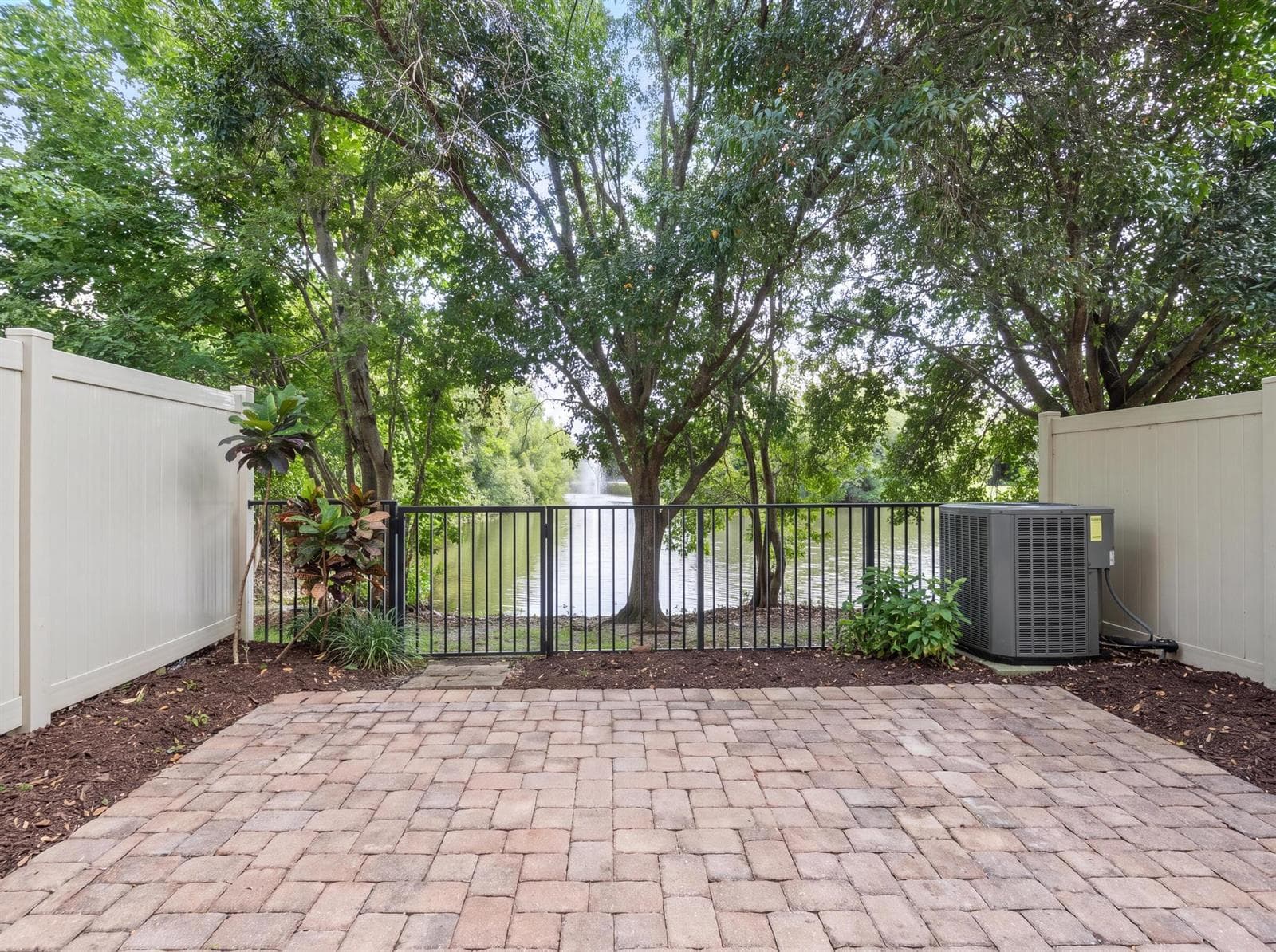 301 LAKE MONTEREY Circle, Boynton Beach FL 33426 photo 4