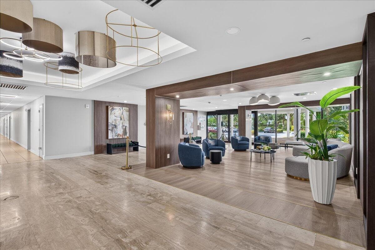 4200 Hillcrest Drive, Hollywood FL 33021 photo 3