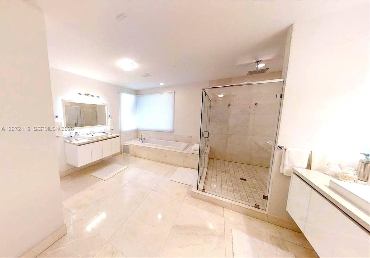 10229 NW 74th Ter, Doral FL 33178 photo 5