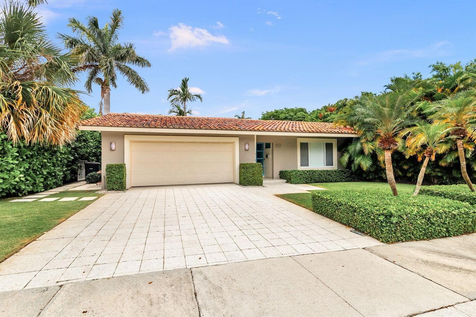 157 Worth Court N, West Palm Beach FL 33405 photo 4