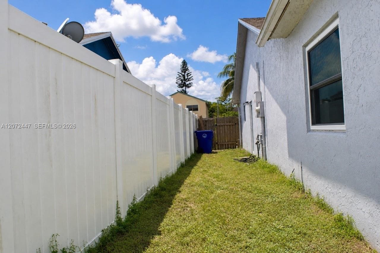 2001 SW 87th Ave, North Lauderdale FL 33068 photo 4