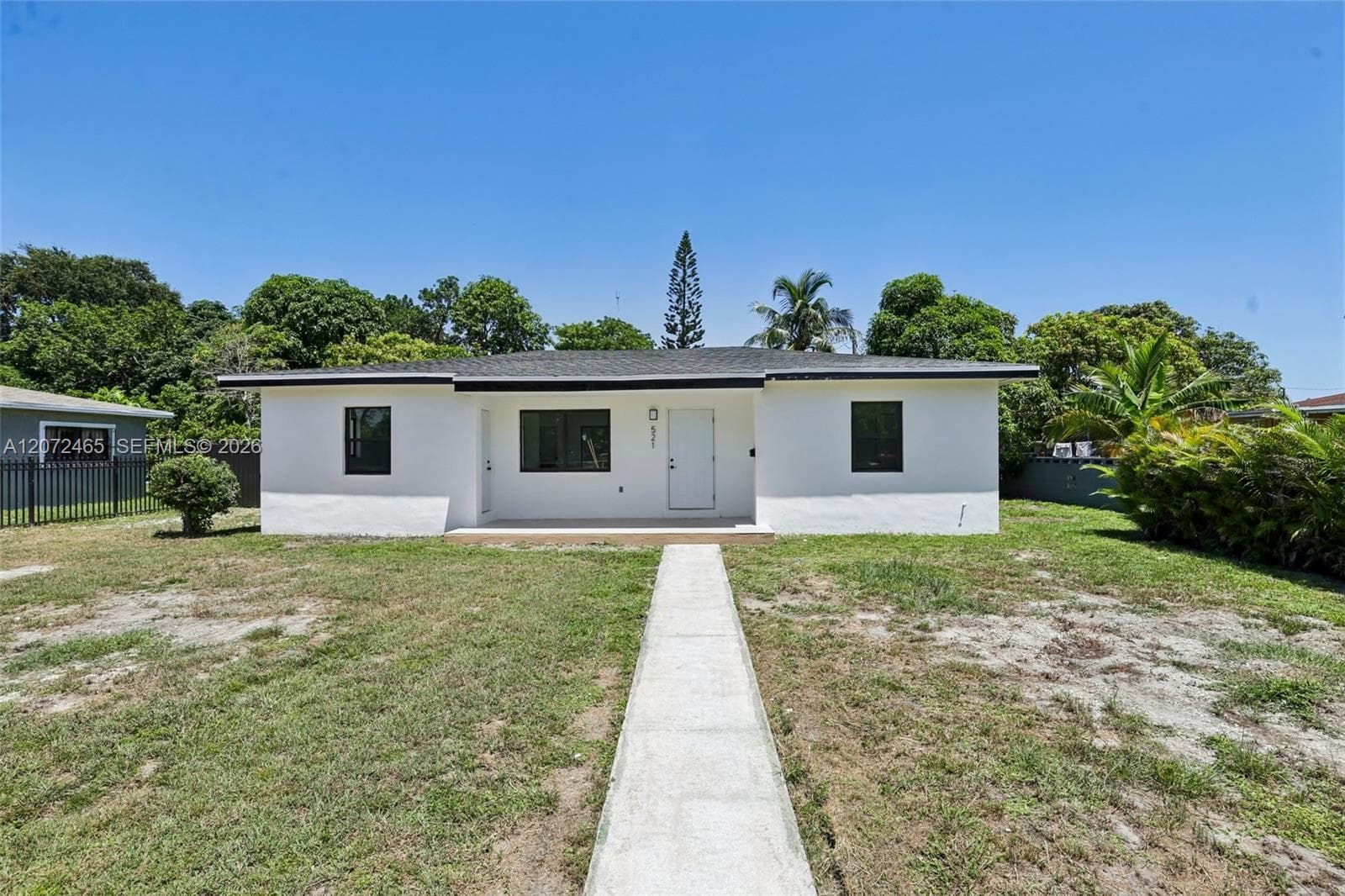 521 NW 189th Ter, Miami Gardens FL 33169 photo 2