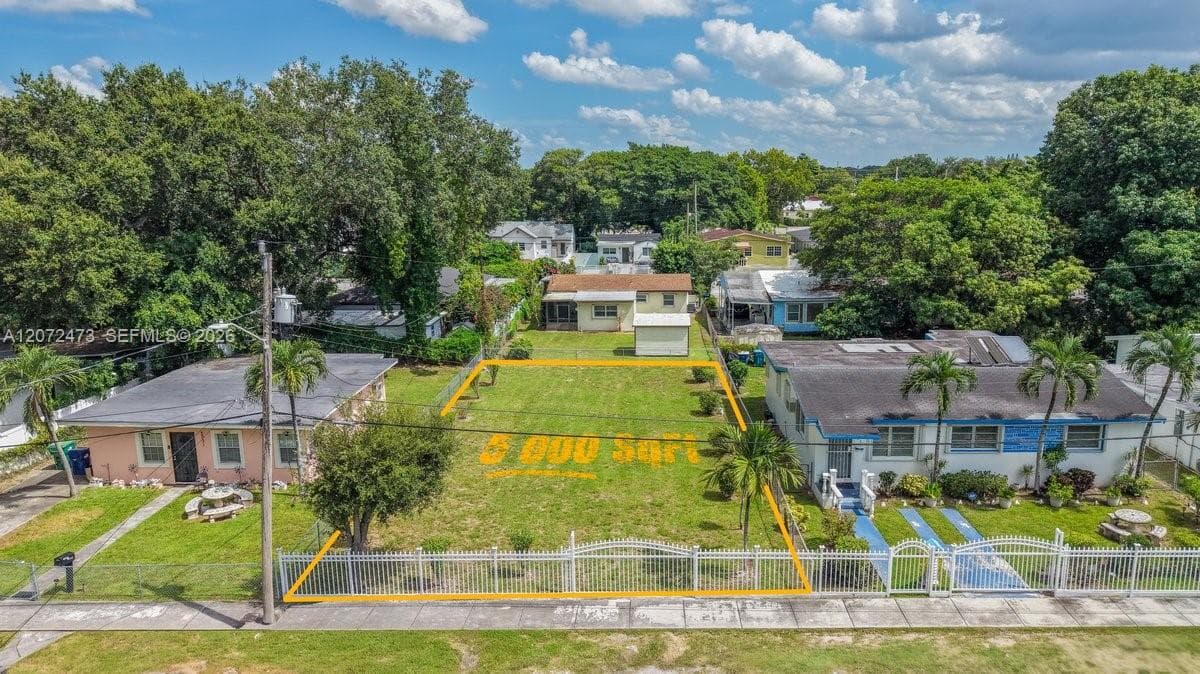 1967 NW 52nd St, Miami FL 33142