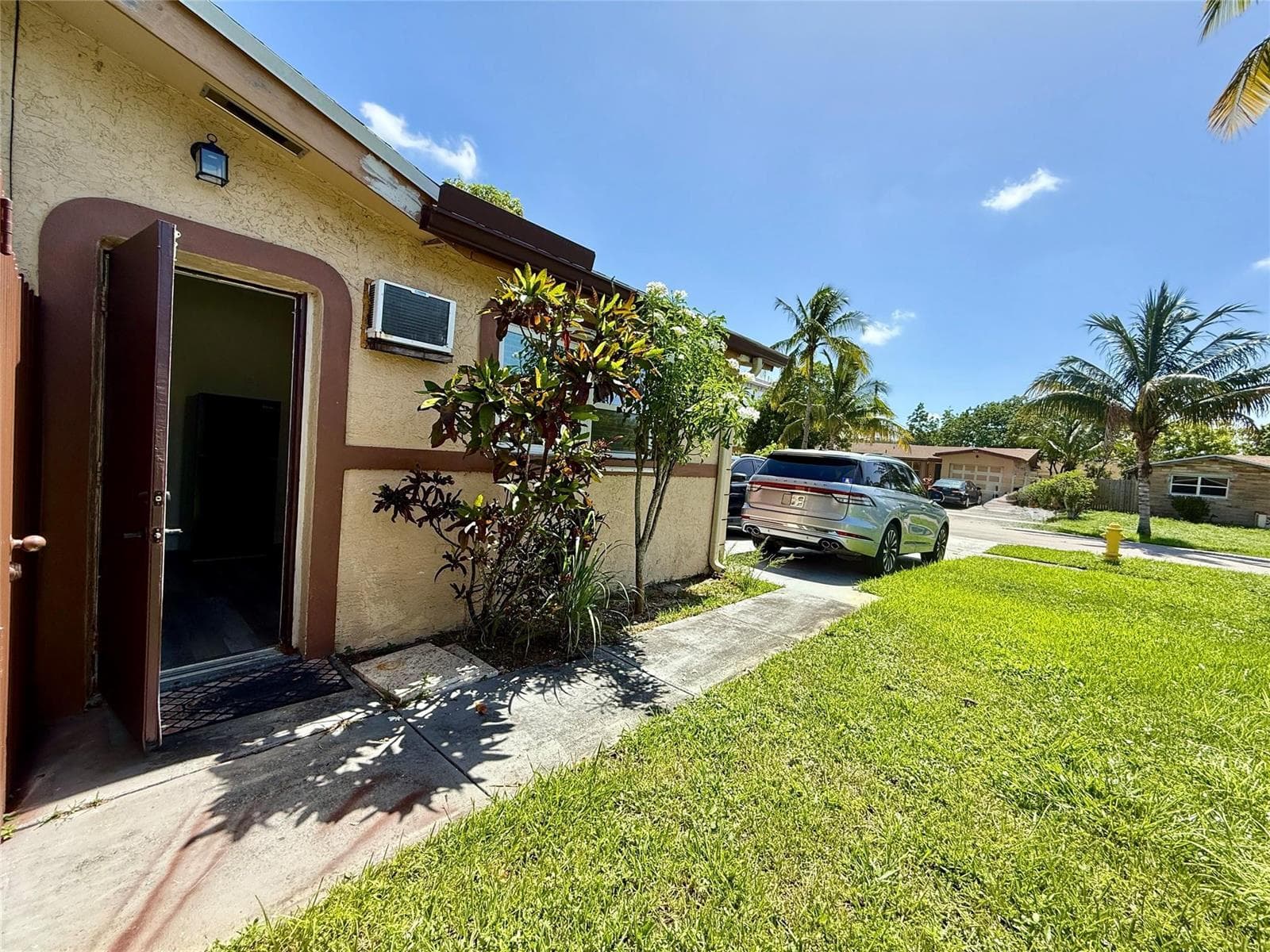 3548 NW 39th Avenue, Lauderdale Lakes FL 33309 photo 2