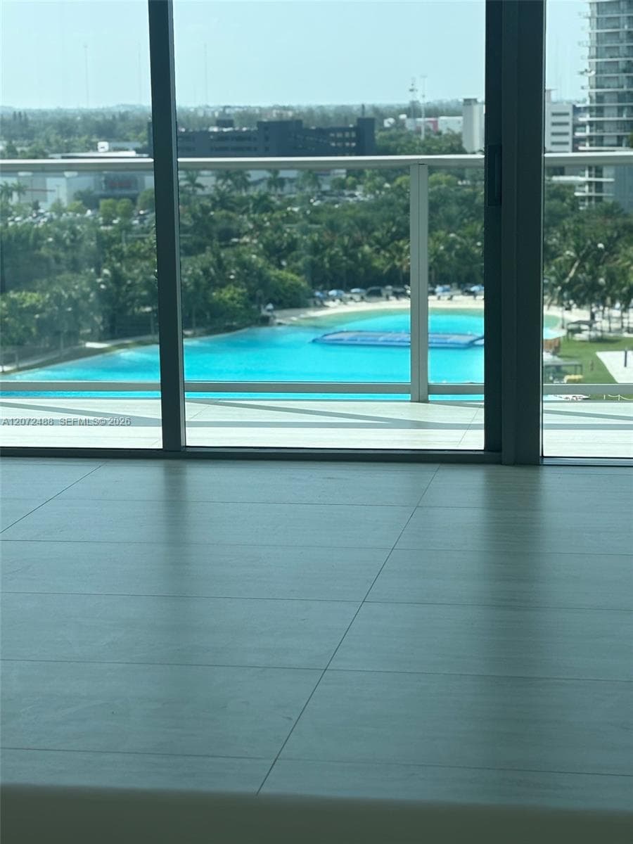 2411 LAGUNA CIRCLE # 809, North Miami FL 33181 photo 2