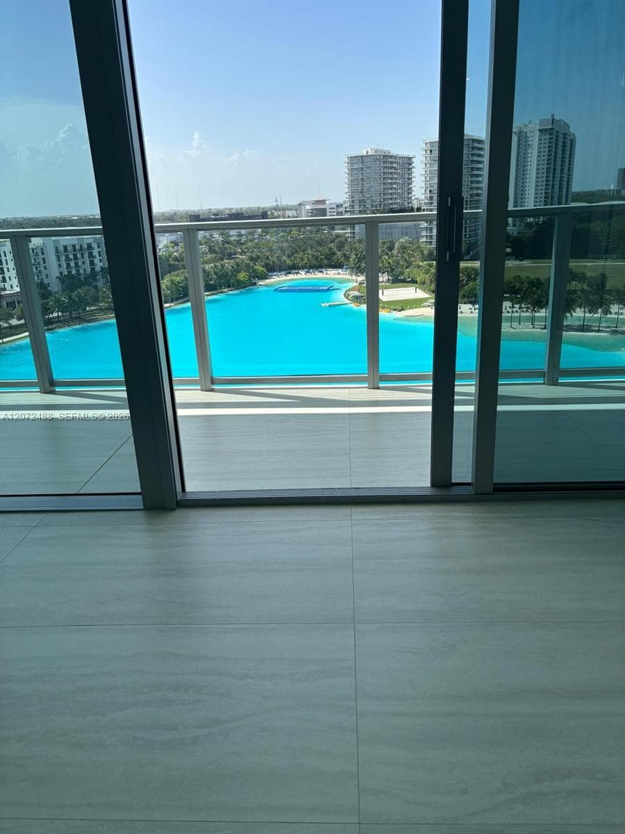 2411 LAGUNA CIRCLE # 809, North Miami FL 33181 photo 5