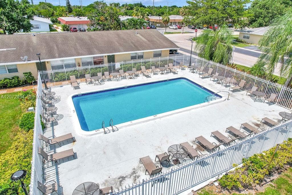 622 Kathy Ct, Margate FL 33068 photo 5