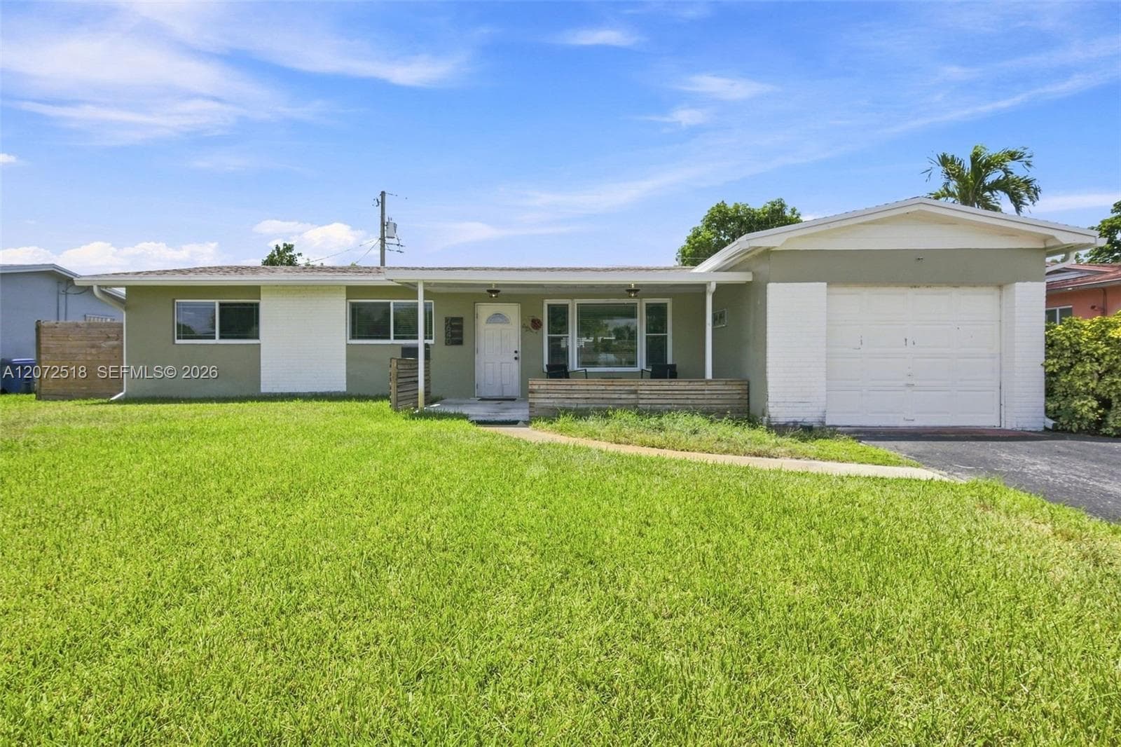 7640 NW 8th St, Pembroke Pines FL 33024