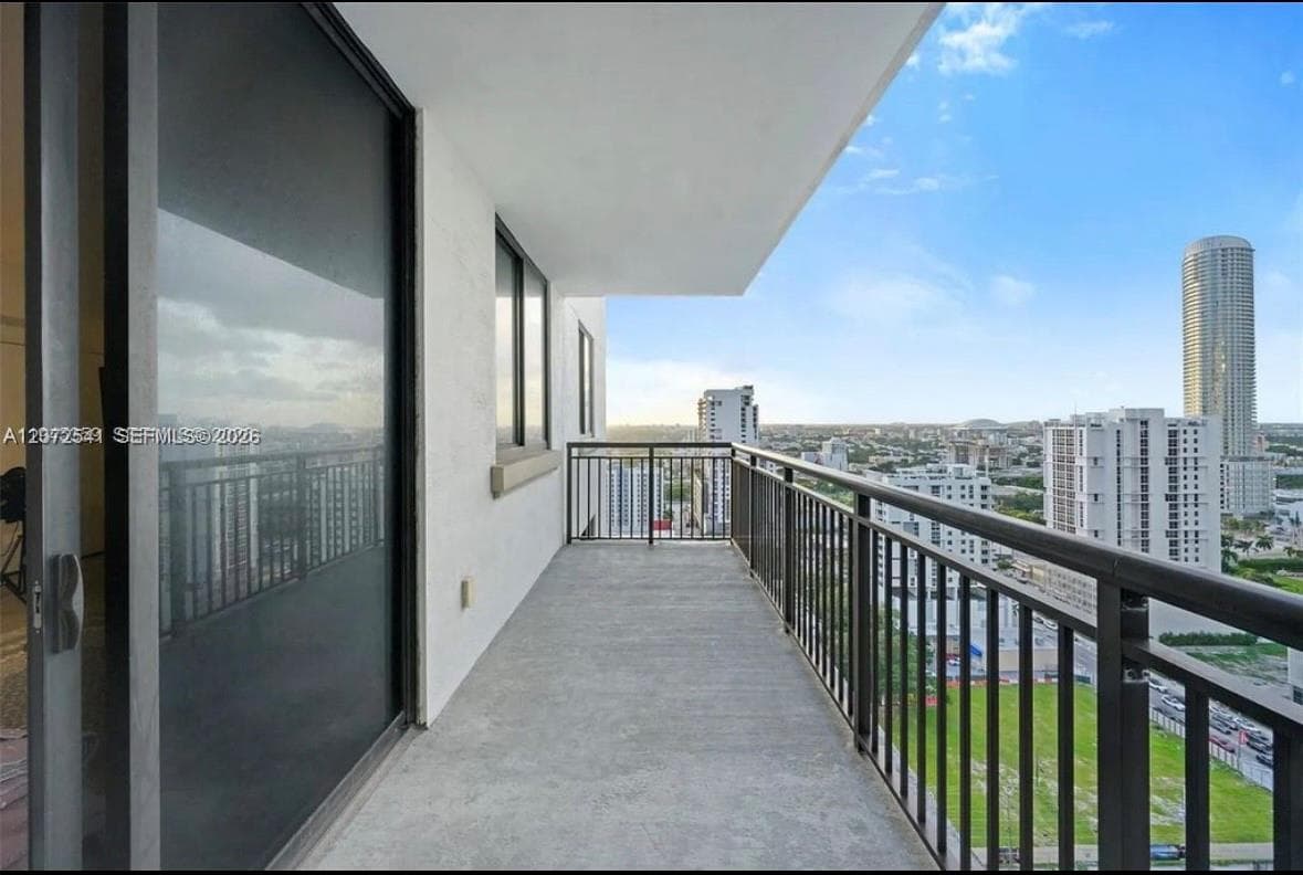 999 SW 1st Ave # 1814, Miami FL 33130 photo 4
