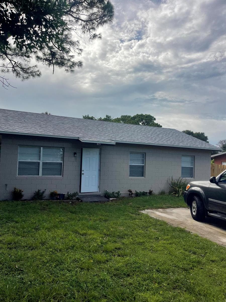 805 N 27TH Street, Fort Pierce FL 34947