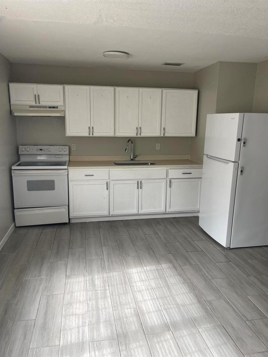 805 N 27TH Street, Fort Pierce FL 34947 photo 5