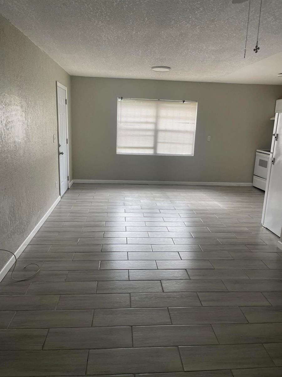 805 N 27TH Street, Fort Pierce FL 34947 photo 4