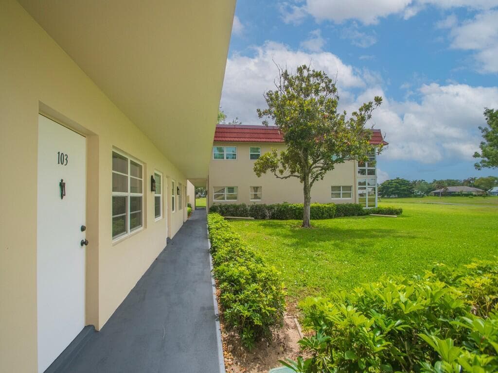 24 Pine Arbor Lane # 103, Vero Beach FL 32962 photo 3