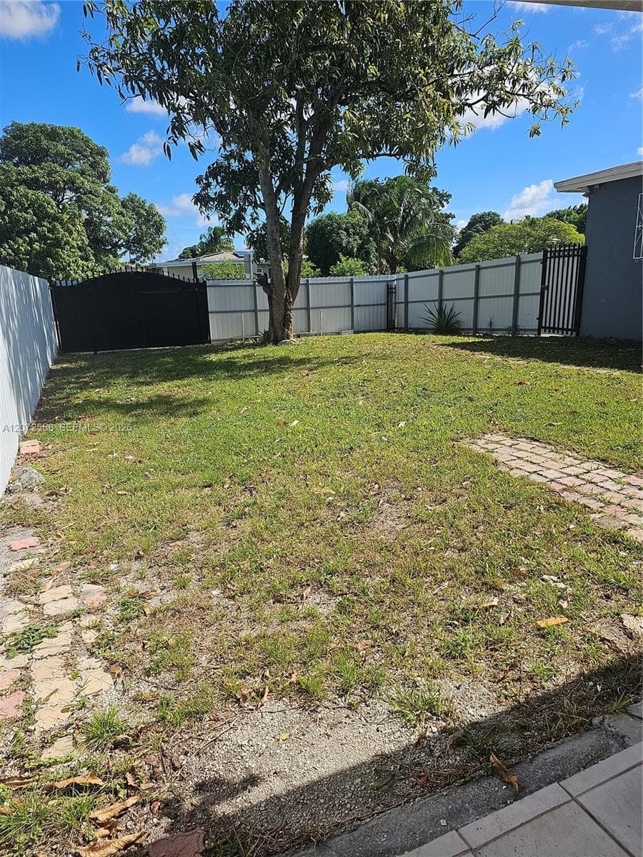 331 NW 195th Ter, Miami Gardens FL 33169 photo 5