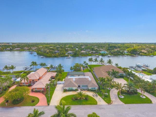 35 Saddleback Road, Jupiter FL 33469