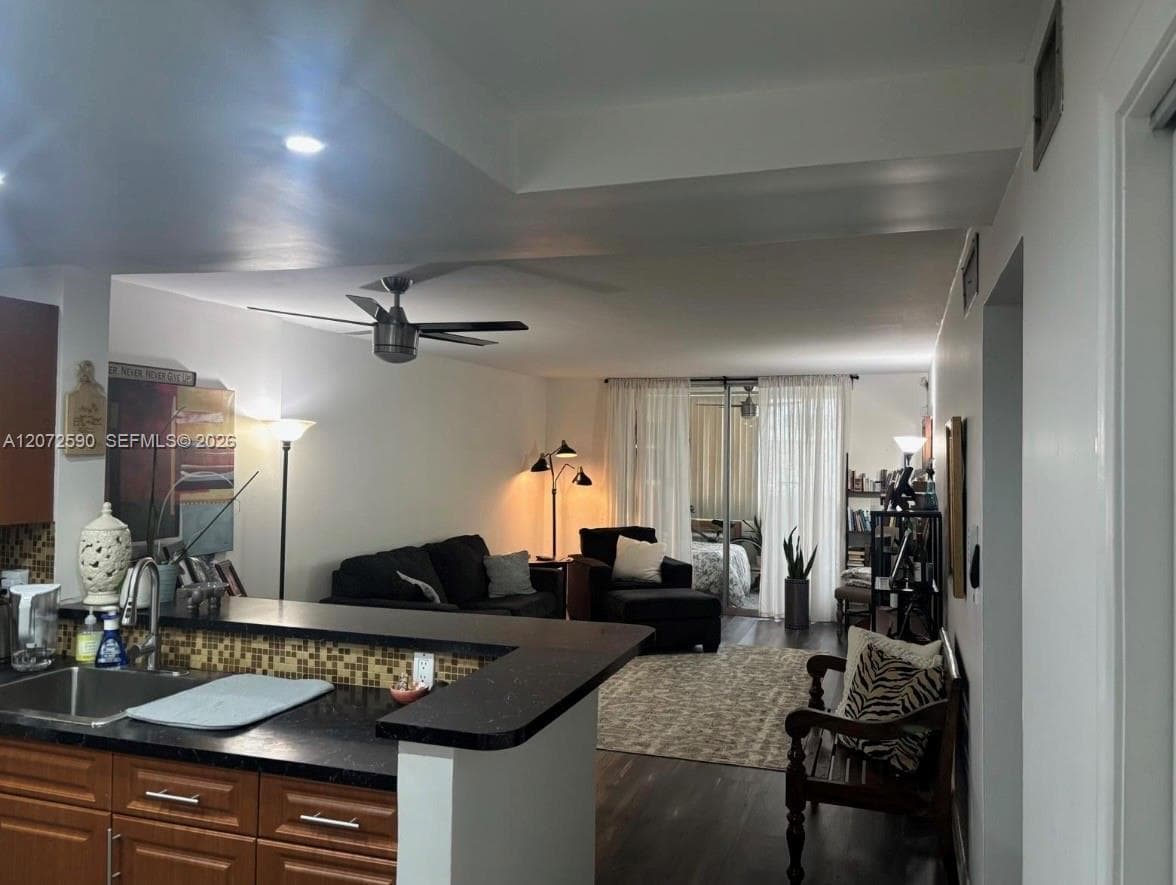 500 NE 12th Ave # 704, Hallandale Beach FL 33009 photo 4