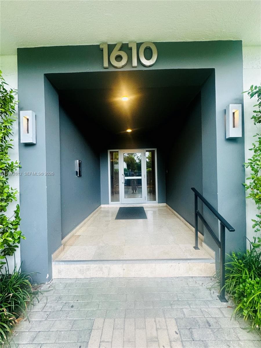 1610 Lenox Ave # 412, Miami Beach FL 33139 photo 2