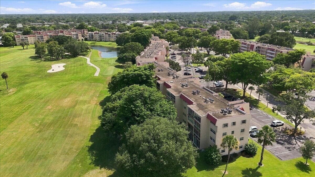 1050 COUNTRY CLUB Drive # 306, Margate FL 33063 photo 2