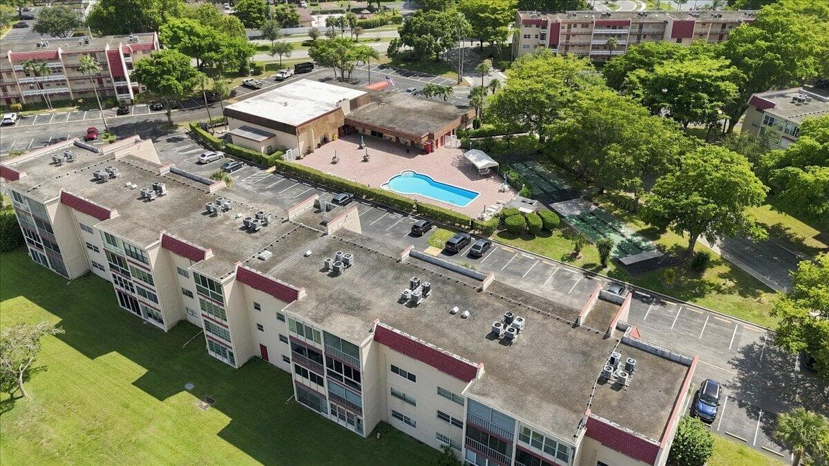 1050 COUNTRY CLUB Drive # 306, Margate FL 33063 photo 5