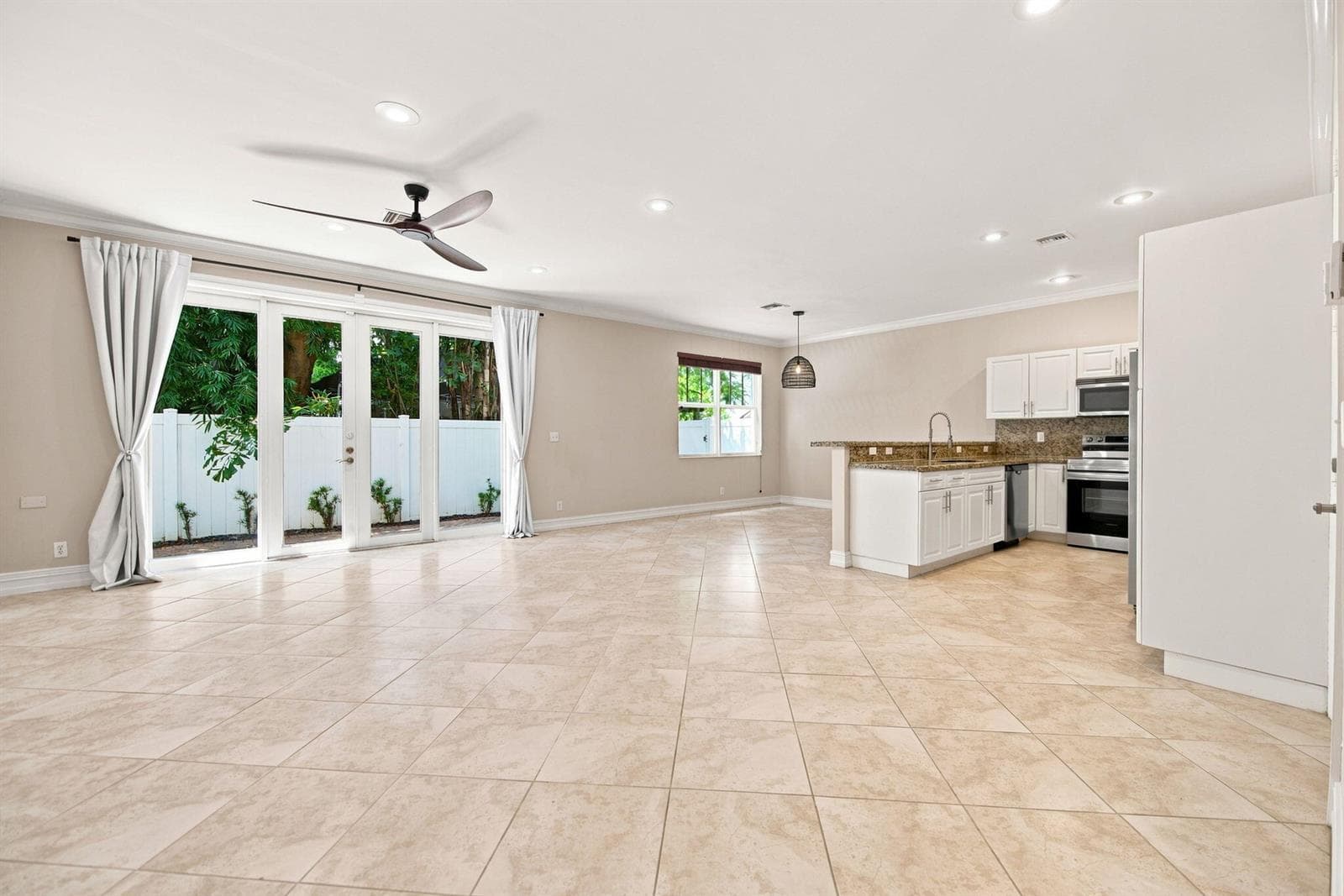 3434 NE 13TH Avenue, Oakland Park FL 33334 photo 2
