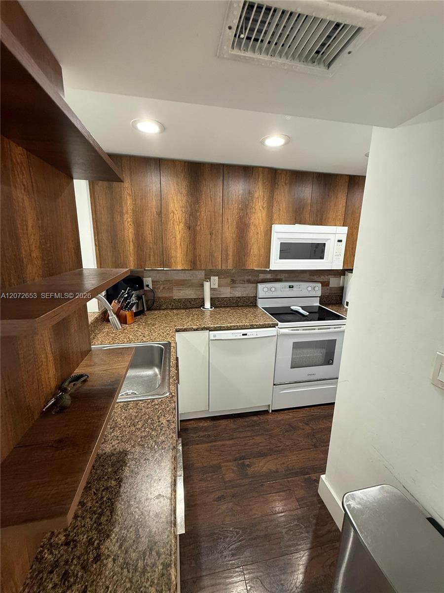 9220 Fontainebleau Blvd # 508, Miami, FL 33172 photo 3