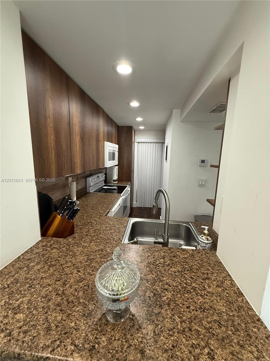 9220 Fontainebleau Blvd # 508, Miami, FL 33172 photo 4