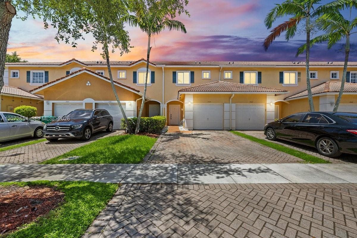 7929 Tuscany Dr, Tamarac FL 33321 photo 2