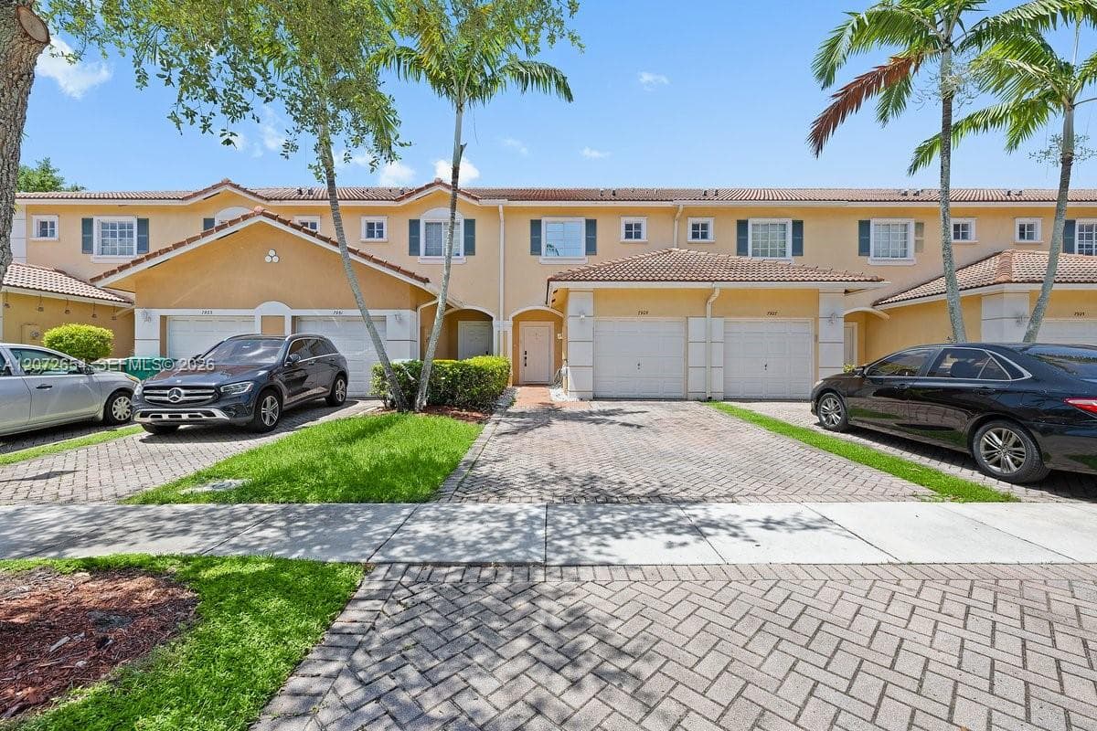 7929 Tuscany Dr, Tamarac FL 33321